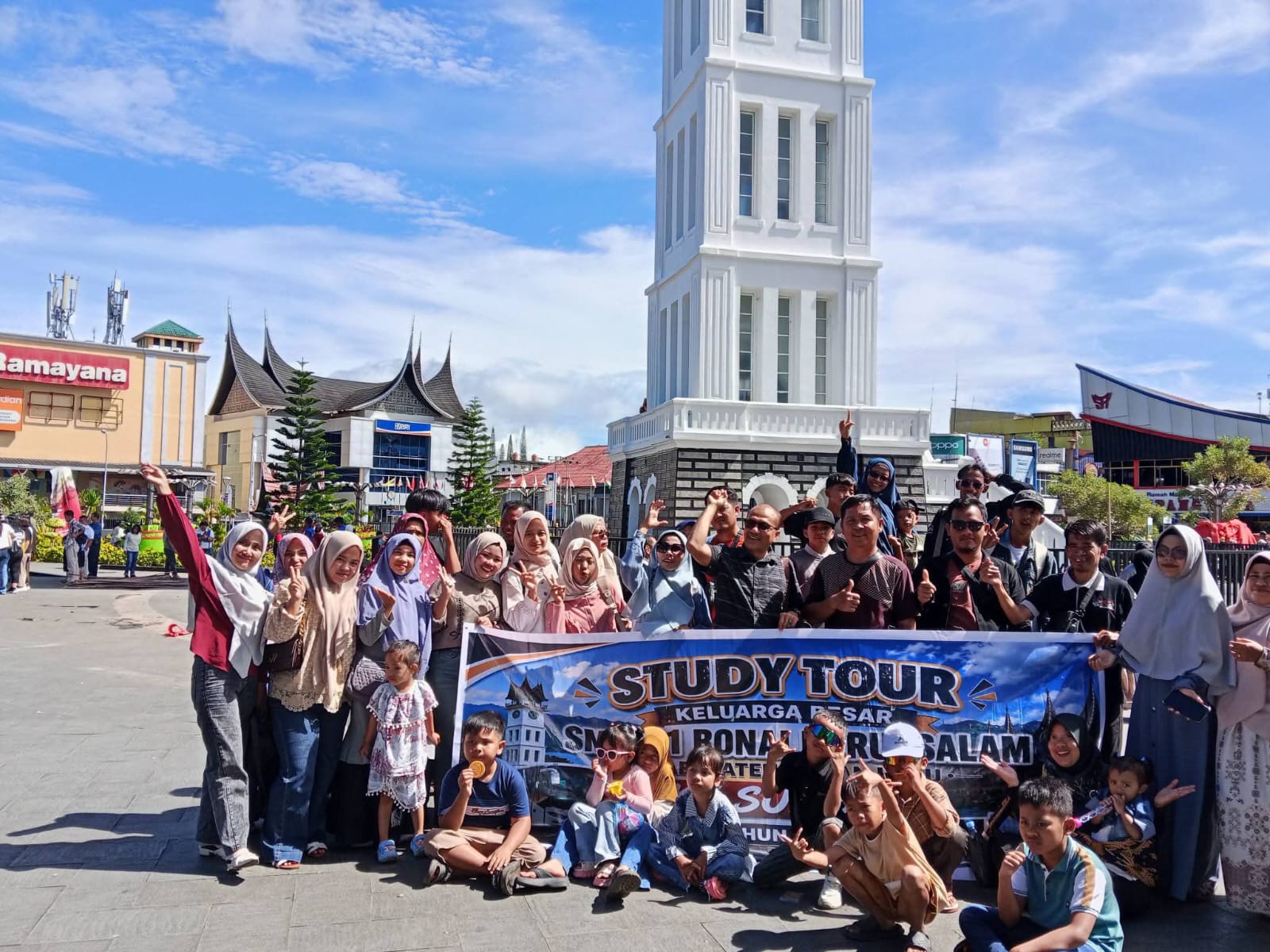 SMKN 1 Bonai Darussalam Gelar Study Tour ke Sumatera Barat, Tingkatkan Wawasan dan Kebersamaan Guru